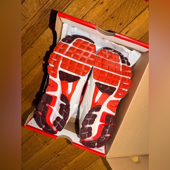 Nike Vomero 5 Valentine's Day White Red Pink HV5171-121 Size 4.5Y - Picture 7 of 10